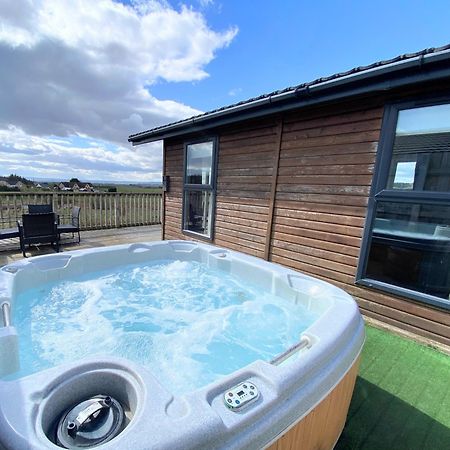 Villa Benarty 11 With Private Hot Tub - Fife - Loch Leven - Lomond Hills - Pet Friendly Kelty Exterior foto