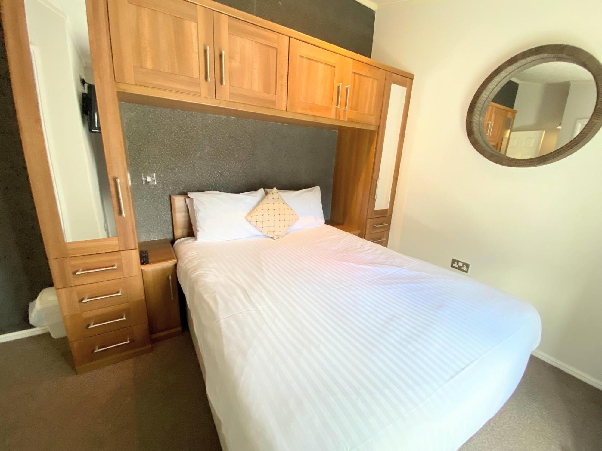 Villa Benarty 11 With Private Hot Tub - Fife - Loch Leven - Lomond Hills - Pet Friendly Kelty Exterior foto