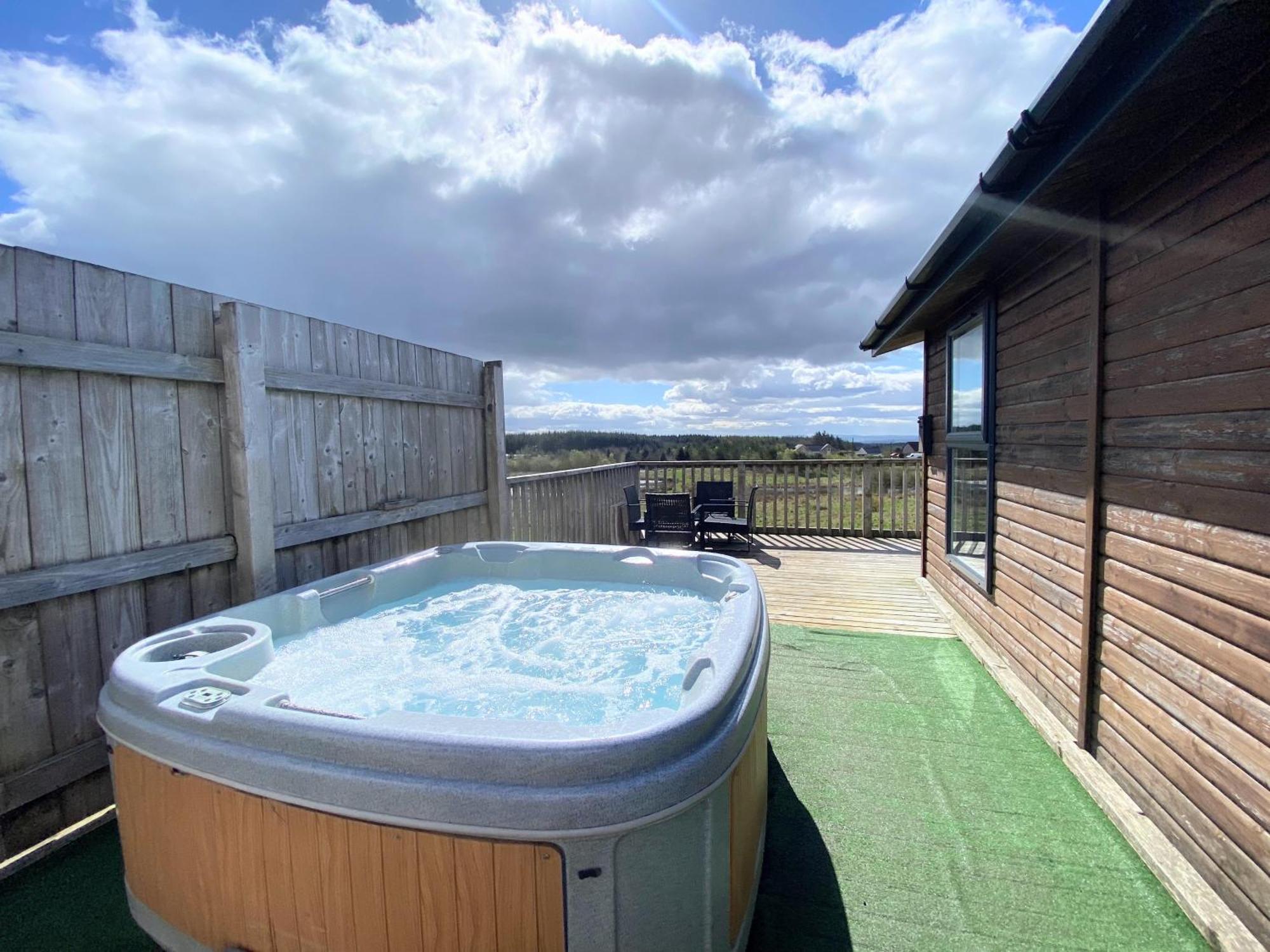Villa Benarty 11 With Private Hot Tub - Fife - Loch Leven - Lomond Hills - Pet Friendly Kelty Exterior foto
