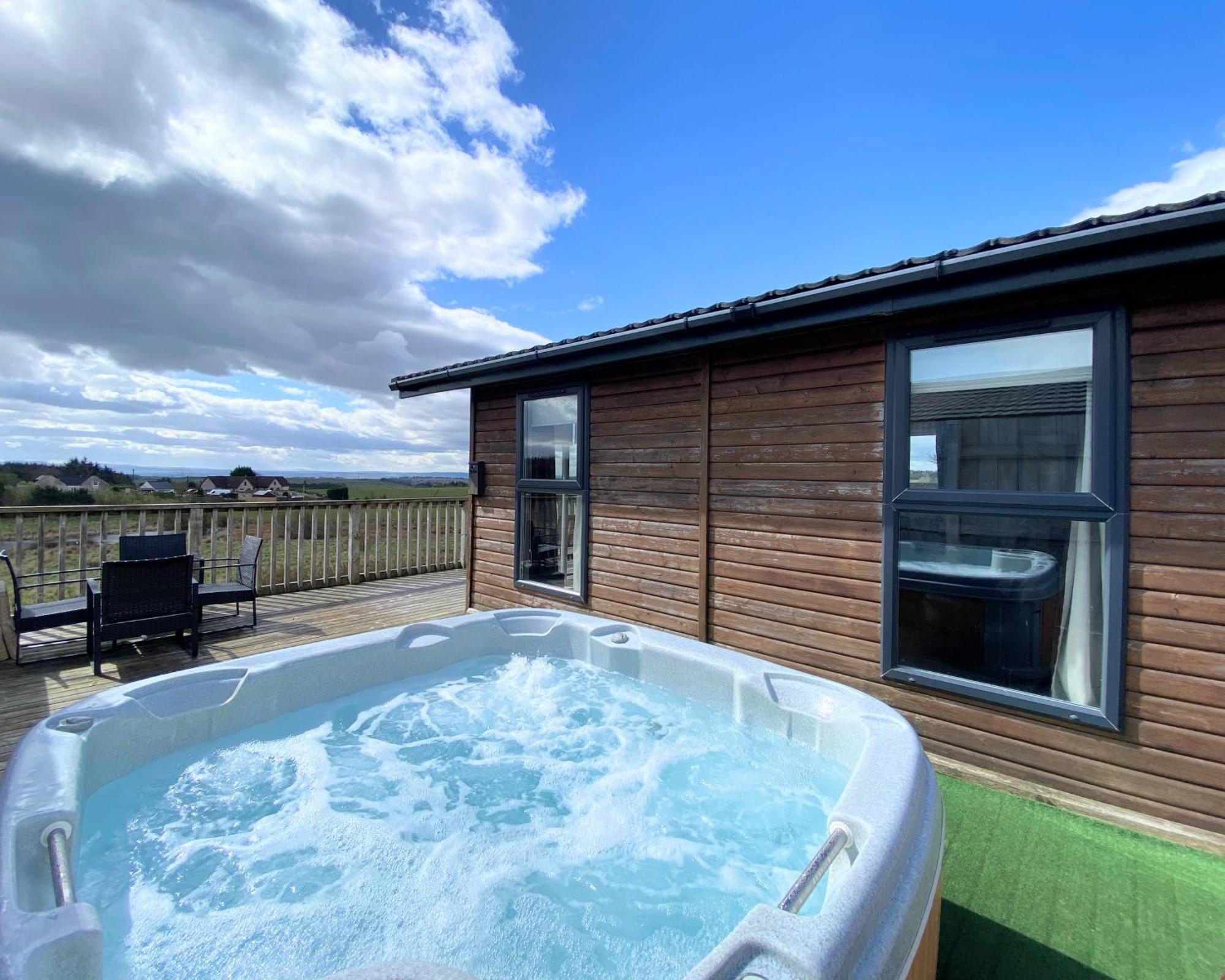 Villa Benarty 11 With Private Hot Tub - Fife - Loch Leven - Lomond Hills - Pet Friendly Kelty Exterior foto