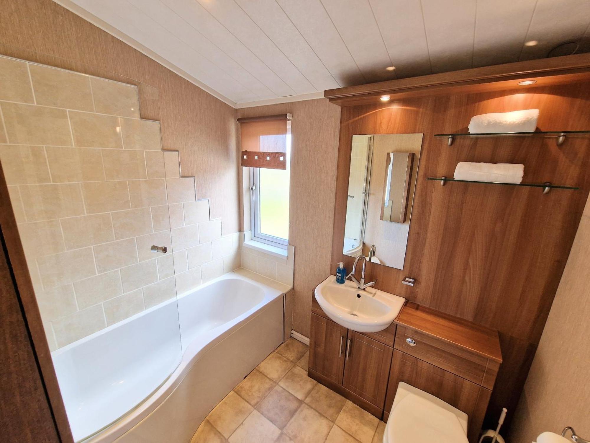 Villa Benarty 11 With Private Hot Tub - Fife - Loch Leven - Lomond Hills - Pet Friendly Kelty Exterior foto