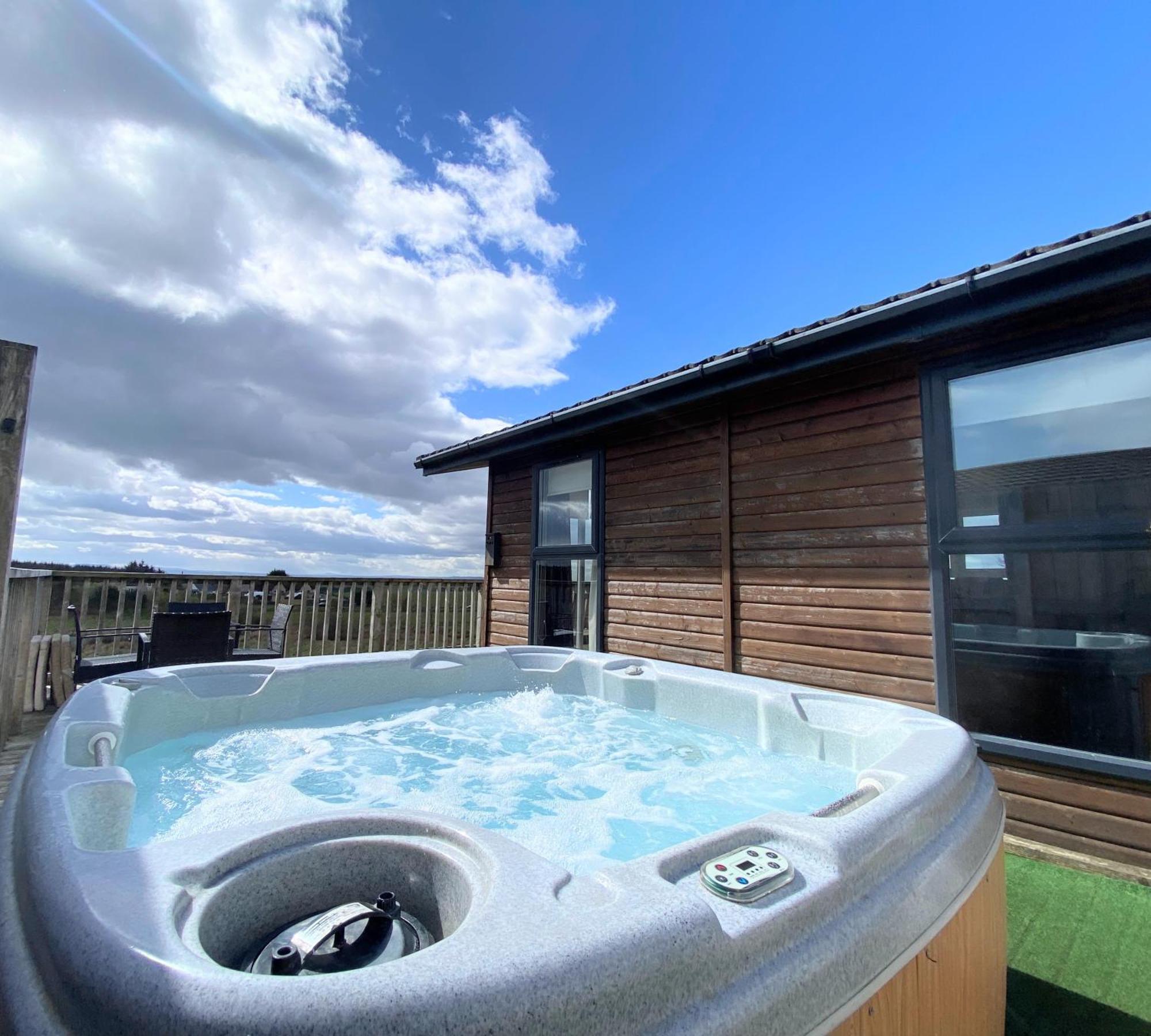 Villa Benarty 11 With Private Hot Tub - Fife - Loch Leven - Lomond Hills - Pet Friendly Kelty Exterior foto
