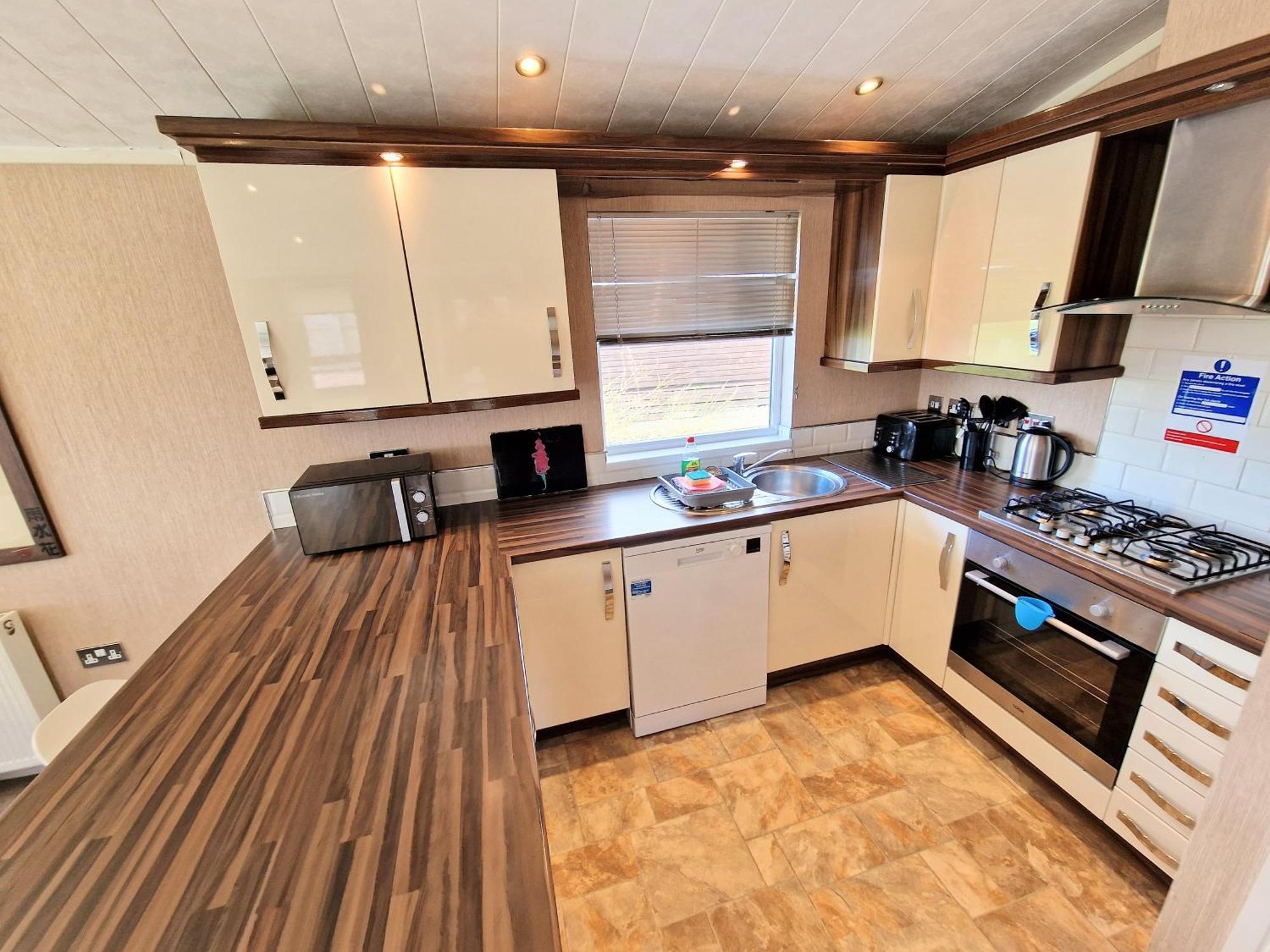 Villa Benarty 11 With Private Hot Tub - Fife - Loch Leven - Lomond Hills - Pet Friendly Kelty Exterior foto
